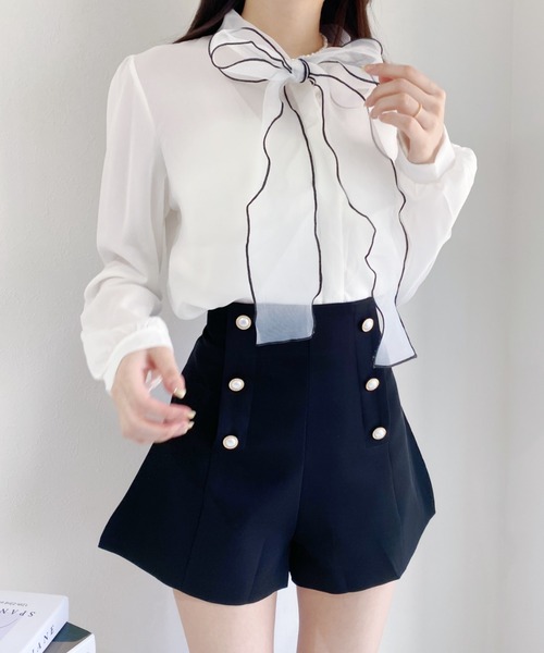 Loueme（ルエム）の「ゴールドボタンハイウエストショートパンツ