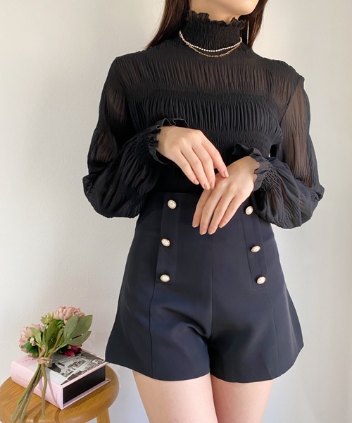Loueme(ルエム)の「ゴールドボタンハイウエストショートパンツ(その他パンツ・レディース・ブラック/ベージュ/アイボリー・M)」の15枚目の写真