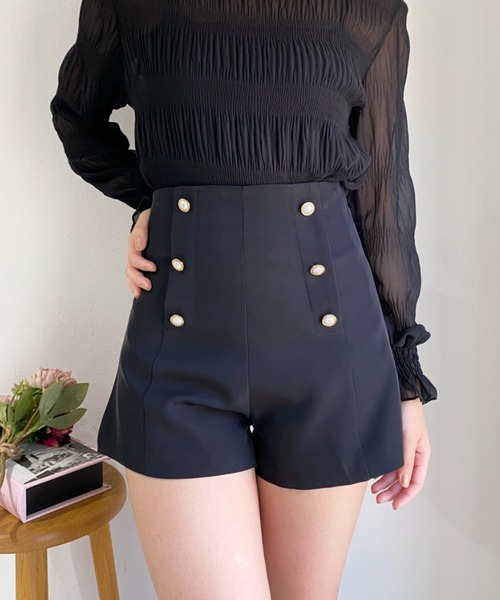 Loueme(ルエム)の「ゴールドボタンハイウエストショートパンツ(その他パンツ・レディース・ブラック/ベージュ/アイボリー・M)」の17枚目の写真
