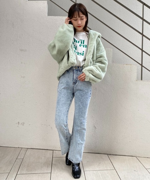 one after another NICE CLAUP(ワンアフターアナザーナイスクラップ)の「ふわっと軽い、着心地最高なフェイクファーコート(その他アウター・レディース・ベージュ/ブラウン/オフホワイト/ミント・FREE)」の5枚目の写真