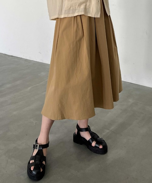 ECRIRE（エクリール）の「タックフレアSK（スカート・レディース・キャメル/ブラック/ベージュ・M）」の2枚目の写真