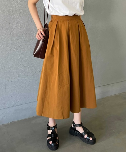 ECRIRE（エクリール）の「タックフレアSK（スカート・レディース・キャメル/ブラック/ベージュ・M）」の3枚目の写真