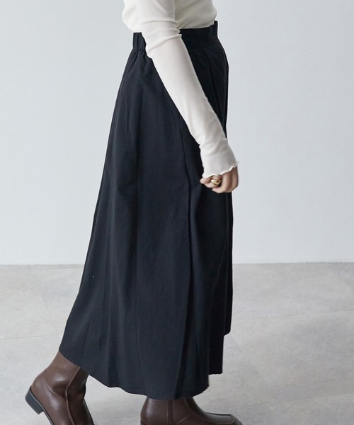 ECRIRE（エクリール）の「タックフレアSK（スカート・レディース・キャメル/ブラック/ベージュ・M）」の6枚目の写真