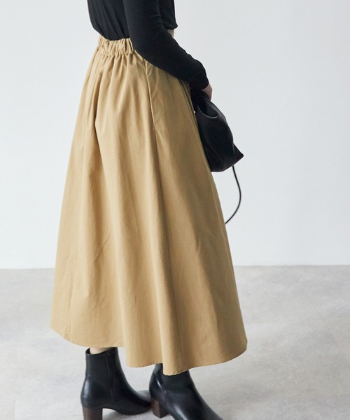 ECRIRE（エクリール）の「タックフレアSK（スカート・レディース・キャメル/ブラック/ベージュ・M）」の8枚目の写真