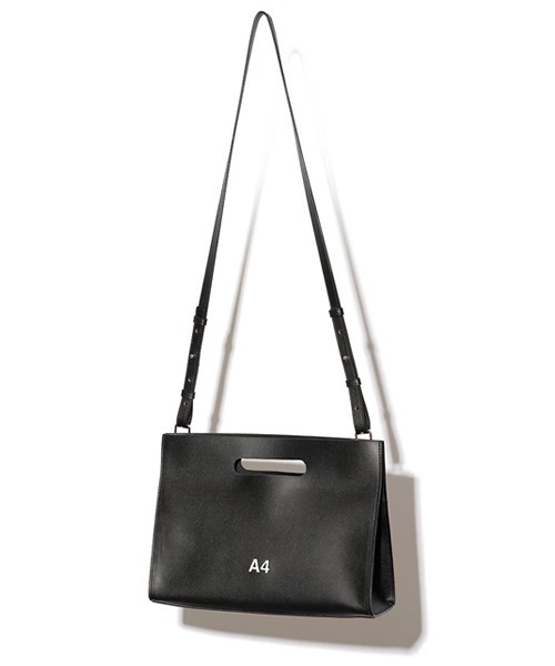 NaNa-NaNa（ナナナナ）の「nana-nana/ナナナナ A4 RECYCLED LEATHER ショルダーバッグ リサイクルレザー（ショルダーバッグ・レディース・ブラック/キャメル・ONE SIZE）」の2枚目の写真