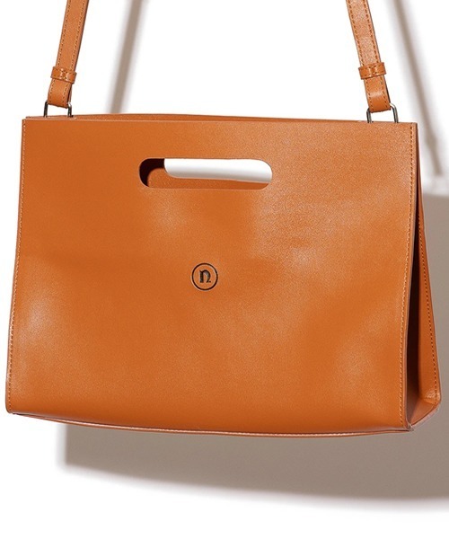 NaNa-NaNa（ナナナナ）の「nana-nana/ナナナナ A4 RECYCLED LEATHER ショルダーバッグ リサイクルレザー（ショルダーバッグ・レディース・ブラック/キャメル・ONE SIZE）」の6枚目の写真