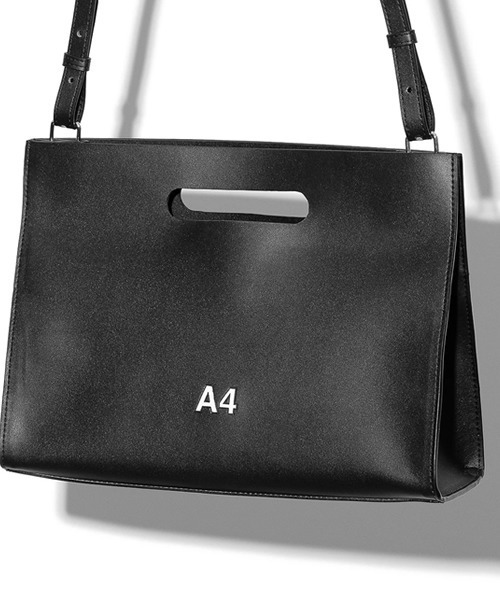 NaNa-NaNa（ナナナナ）の「nana-nana/ナナナナ A4 RECYCLED LEATHER ショルダーバッグ リサイクルレザー（ショルダーバッグ・レディース・ブラック/キャメル・ONE SIZE）」の3枚目の写真