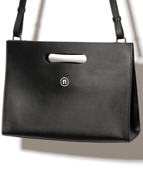 NaNa-NaNa（ナナナナ）の「nana-nana/ナナナナ A4 RECYCLED LEATHER ショルダーバッグ リサイクルレザー（ショルダーバッグ・レディース・ブラック/キャメル・ONE SIZE）」の4枚目の写真