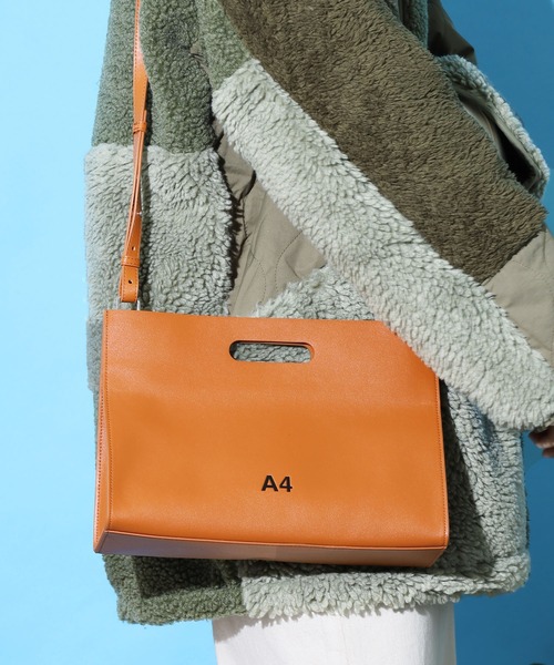 NaNa-NaNa（ナナナナ）の「nana-nana/ナナナナ A4 RECYCLED LEATHER ショルダーバッグ リサイクルレザー（ショルダーバッグ・レディース・ブラック/キャメル・ONE SIZE）」の8枚目の写真