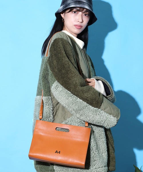 NaNa-NaNa（ナナナナ）の「nana-nana/ナナナナ A4 RECYCLED LEATHER ショルダーバッグ リサイクルレザー（ショルダーバッグ・レディース・ブラック/キャメル・ONE SIZE）」の7枚目の写真