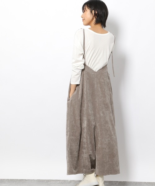 LAKOLE(ラコレ)の「ストレッチベロアキャミワンピース / 229324(ワンピース・レディース・ブラック/キャメル/グレイッシュベージュ・SMALL/MEDIUM)」の4枚目の写真