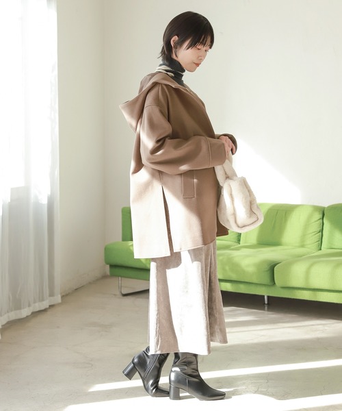 LAKOLE(ラコレ)の「ストレッチベロアキャミワンピース / 229324(ワンピース・レディース・ブラック/キャメル/グレイッシュベージュ・SMALL/MEDIUM)」の5枚目の写真