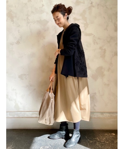 BEARDSLEY（ビアズリー）の「テープ刺繍ニットパーカー（カーディガン/ボレロ・レディース・ブラック/グレー・FREE）」の4枚目の写真