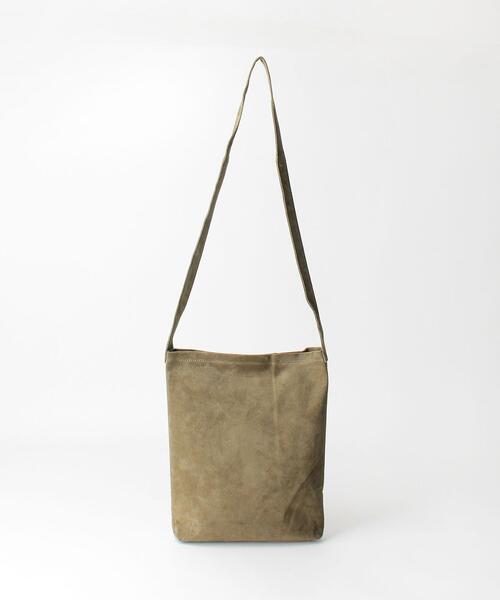 UNITED ARROWS & SONS（ユナイテッドアローズアンドサンズ）の「＜Hender Scheme(エンダー スキーマ)＞ pig shoulder big/ショルダーバッグ■■■（その他・メンズ・ライトグレー/ベージュ/オリーブ/ダークグレー・FREE）」の4枚目の写真