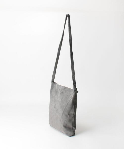 UNITED ARROWS & SONS（ユナイテッドアローズアンドサンズ）の「＜Hender Scheme(エンダー スキーマ)＞ pig shoulder big/ショルダーバッグ■■■（その他・メンズ・ライトグレー/ベージュ/オリーブ/ダークグレー・FREE）」の8枚目の写真