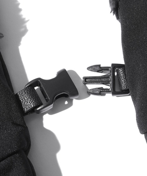 Guess（ゲス）の「GUESS/ゲス Gloves Triangle 手袋 グローブ タッチパネル対応（手袋・メンズ・ブラック/グレー・S/M）」の13枚目の写真