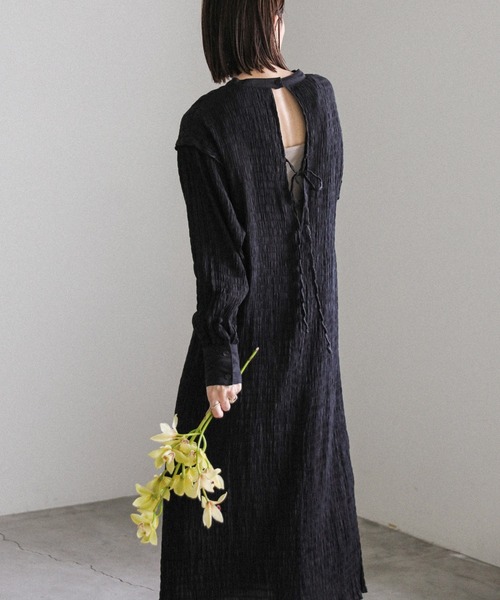 select MOCA（セレクトモカ）の「バックリボンクリンクルロングワンピース（ワンピース・レディース・ブラック/グリーン/アイボリー・FREE）」の2枚目の写真