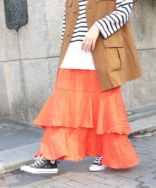fredy emue（フレディエミュ）の「ワッシャー加工ティアードスカート（スカート・レディース・オレンジ/ラベンダー/ブラック・38）」の6枚目の写真