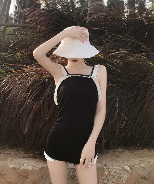 c.u.l（シーユーエル）の「フリルバックオープン ワンピース水着 culb15（水着・レディース・ブラック×ブラック/ネイビー/ブラック・S/M/L/XL）」の5枚目の写真