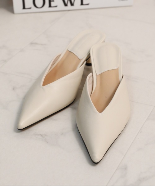 ap retro（アプレトロ）の「ポインテッドトゥミュール（パンプス・レディース・ホワイト/ブラック・LARGE/MEDIUM）」の3枚目の写真