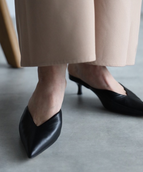 ap retro（アプレトロ）の「ポインテッドトゥミュール（パンプス・レディース・ホワイト/ブラック・LARGE/MEDIUM）」の11枚目の写真