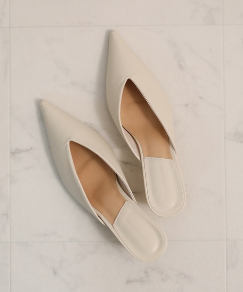 ap retro（アプレトロ）の「ポインテッドトゥミュール（パンプス・レディース・ホワイト/ブラック・LARGE/MEDIUM）」の15枚目の写真