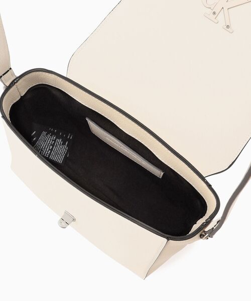 Calvin Klein(カルバン・クライン)の「ミニマル モノグラム ワンハンド ルショルダーバッグ(ハンドバッグ・レディース・ホワイト/ブラック・FREE)」の10枚目の写真