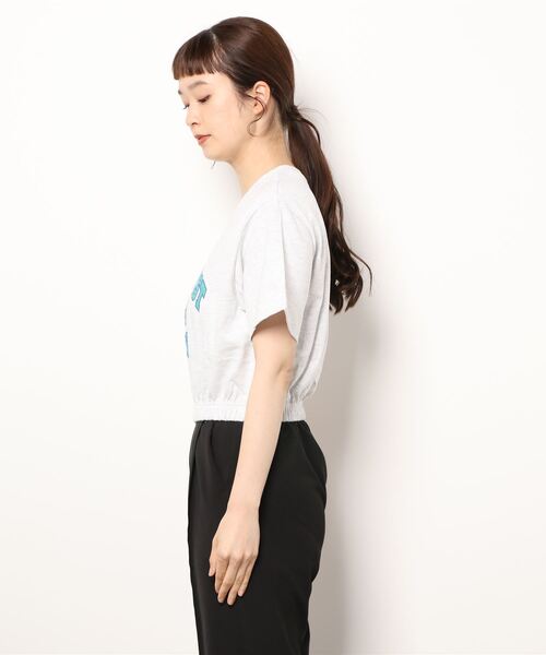 SPINNS(スピンズ)の「ウエストゴム入りフロントロゴショート丈半袖Tシャツ(Tシャツ/カットソー・レディース・オートミール/チャコール/ホワイト/ブラック×ブルー・ONESIZE)」の7枚目の写真