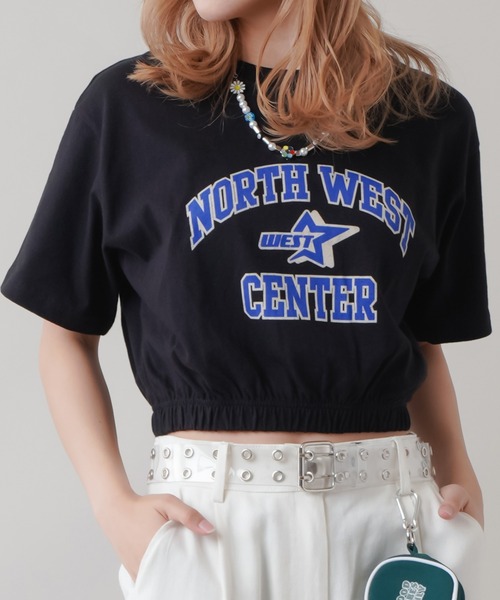 SPINNS(スピンズ)の「ウエストゴム入りフロントロゴショート丈半袖Tシャツ(Tシャツ/カットソー・レディース・オートミール/チャコール/ホワイト/ブラック×ブルー・ONESIZE)」の3枚目の写真