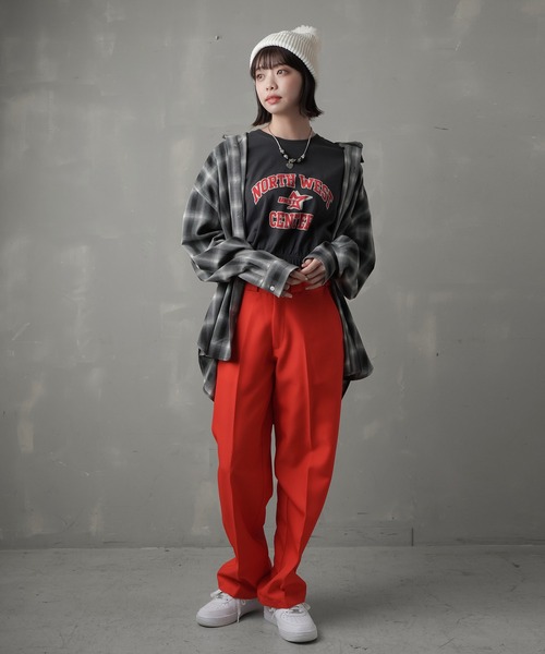 SPINNS(スピンズ)の「ウエストゴム入りフロントロゴショート丈半袖Tシャツ(Tシャツ/カットソー・レディース・オートミール/チャコール/ホワイト/ブラック×ブルー・ONESIZE)」の20枚目の写真