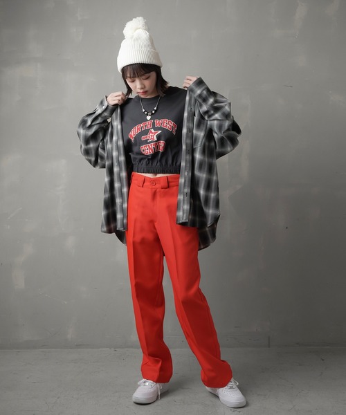 SPINNS(スピンズ)の「ウエストゴム入りフロントロゴショート丈半袖Tシャツ(Tシャツ/カットソー・レディース・オートミール/チャコール/ホワイト/ブラック×ブルー・ONESIZE)」の21枚目の写真