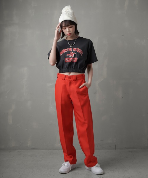 SPINNS(スピンズ)の「ウエストゴム入りフロントロゴショート丈半袖Tシャツ(Tシャツ/カットソー・レディース・オートミール/チャコール/ホワイト/ブラック×ブルー・ONESIZE)」の18枚目の写真