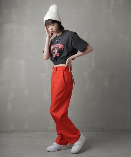 SPINNS(スピンズ)の「ウエストゴム入りフロントロゴショート丈半袖Tシャツ(Tシャツ/カットソー・レディース・オートミール/チャコール/ホワイト/ブラック×ブルー・ONESIZE)」の19枚目の写真