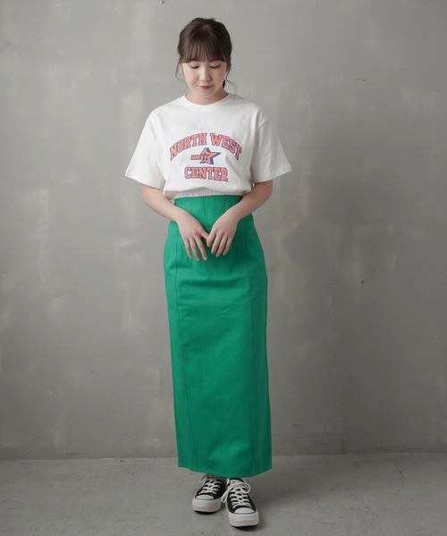 SPINNS(スピンズ)の「ウエストゴム入りフロントロゴショート丈半袖Tシャツ(Tシャツ/カットソー・レディース・オートミール/チャコール/ホワイト/ブラック×ブルー・ONESIZE)」の12枚目の写真