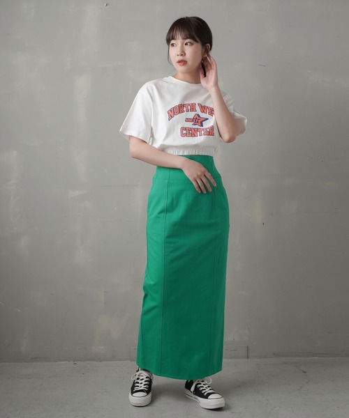 SPINNS(スピンズ)の「ウエストゴム入りフロントロゴショート丈半袖Tシャツ(Tシャツ/カットソー・レディース・オートミール/チャコール/ホワイト/ブラック×ブルー・ONESIZE)」の13枚目の写真