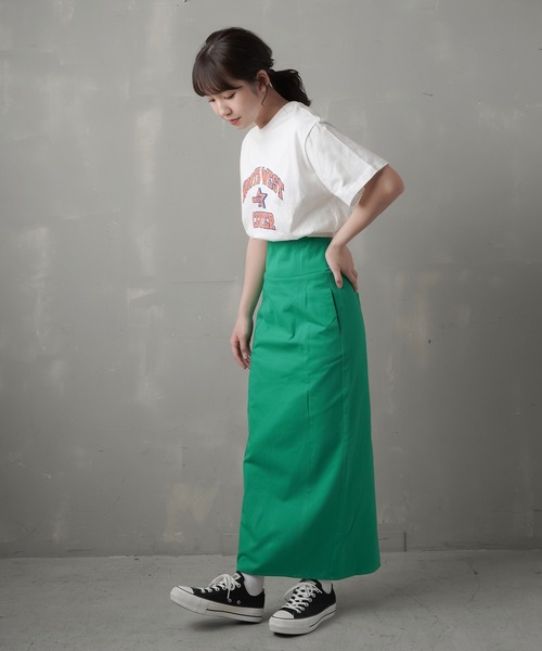 SPINNS(スピンズ)の「ウエストゴム入りフロントロゴショート丈半袖Tシャツ(Tシャツ/カットソー・レディース・オートミール/チャコール/ホワイト/ブラック×ブルー・ONESIZE)」の14枚目の写真