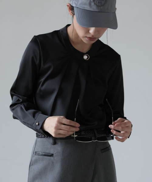 Ulysses(ユリシス)の「シルクタッチボタンブラウス(シャツ/ブラウス・レディース・ホワイト/ベージュ/グレー/ブルー/ブラック/ミント/ライトピンク・M/L)」の1枚目の写真