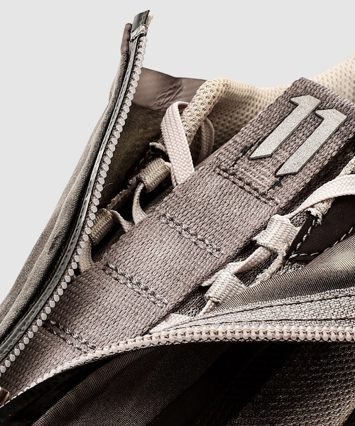 11 by Boris Bidjan Saberi ( ボリスビジャンサベリ)の「BAMBA2 LOW Wh / Wh / Wh(スニーカー・メンズ・ダークグレー・9.5/8.5/9)」の6枚目の写真