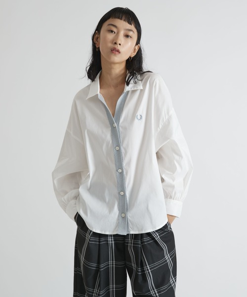 FRED PERRY（フレッドペリー）の「Ribbed Shirt Cardigan（シャツ/ブラウス・レディース・ホワイト/ライトグレー・10）」の2枚目の写真