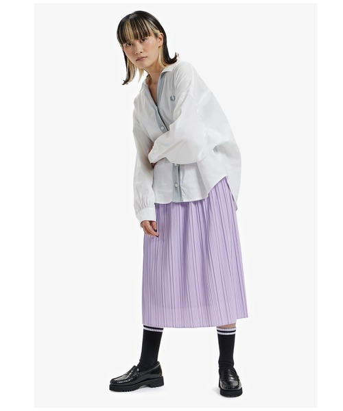 FRED PERRY（フレッドペリー）の「Ribbed Shirt Cardigan（シャツ/ブラウス・レディース・ホワイト/ライトグレー・10）」の3枚目の写真