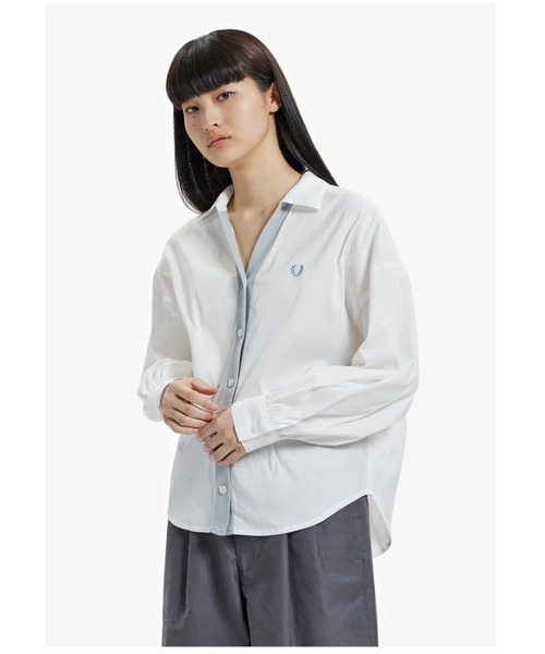 FRED PERRY（フレッドペリー）の「Ribbed Shirt Cardigan（シャツ/ブラウス・レディース・ホワイト/ライトグレー・10）」の5枚目の写真