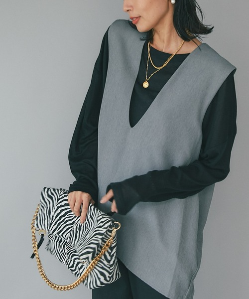 RIVE DROITE（リヴドロワ）の「WEB限定/快適 薄手Vネックベスト（ベスト・レディース・ブラック/グレー・FREE）」の2枚目の写真