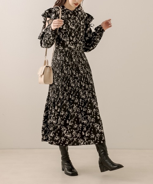 OLIVE des OLIVE（オリーブデオリーブ）の「肩あきプリーツワンピース（ワンピース・レディース・ブラック/アイボリー/ラベンダー・FREE）」の2枚目の写真