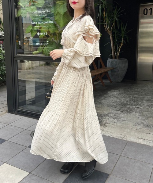 OLIVE des OLIVE（オリーブデオリーブ）の「肩あきプリーツワンピース（ワンピース・レディース・ブラック/アイボリー/ラベンダー・FREE）」の12枚目の写真