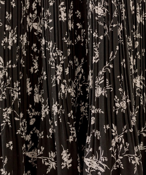 OLIVE des OLIVE（オリーブデオリーブ）の「肩あきプリーツワンピース（ワンピース・レディース・ブラック/アイボリー/ラベンダー・FREE）」の7枚目の写真