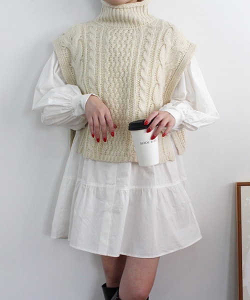 MODE ROBE(モードローブ)の「ケーブルニットベスト(ベスト・レディース・ブラック/カーキ/アイボリー・FREE)」の21枚目の写真