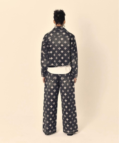 SURGERY（サージェリー）の「韓国ブランド SURGERY サージェリー surgery monogram clover trucker denim jacket オーバーサイズ デニムジャケット デニムセットアップ モノグラム（デニムジャケット・メンズ・ブルー/ブラック・M）」の8枚目の写真