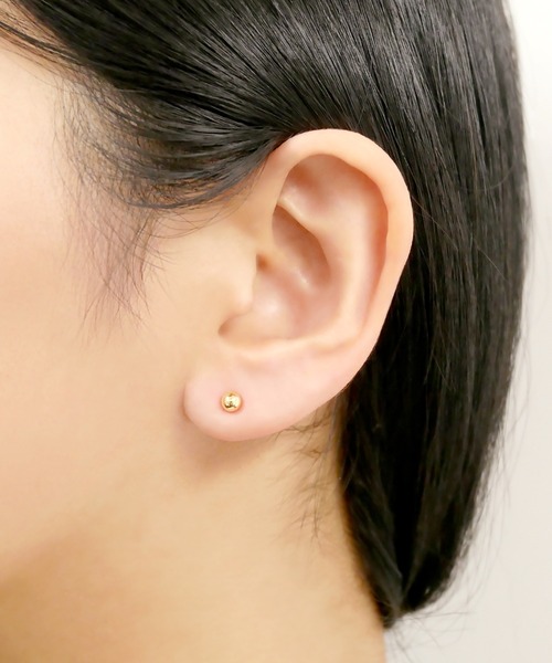va(ヴイエー)の「K10 イエローゴールド ボールピアス(ピアス(両耳用)・メンズ・イエローゴールド・ONE SIZE)」の2枚目の写真