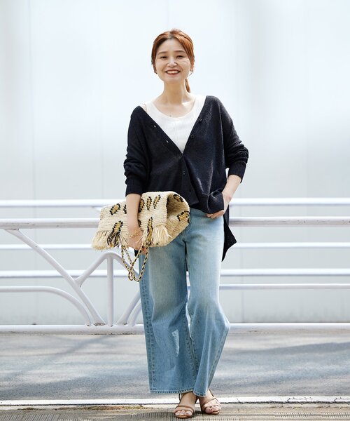 JOURNAL STANDARD（ジャーナルスタンダード）の「ペーパーヤーンVネックカーディガン（カーディガン/ボレロ・レディース・ブラック/アイボリー/ブルー・FREE）」の18枚目の写真