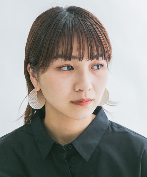 KBF(ケイビーエフ)の「ボリュームサークルメタルピアス(ピアス(両耳用)・レディース・シルバー/ゴールド・ONE)」の4枚目の写真